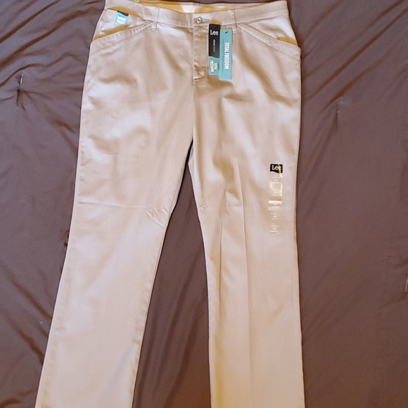 lee total freedom women's pants